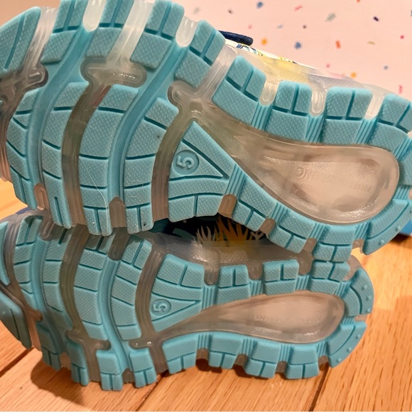 Nickelodeon Shoes Nickelodeon Pinkfong Baby Shark Light Up Shoes